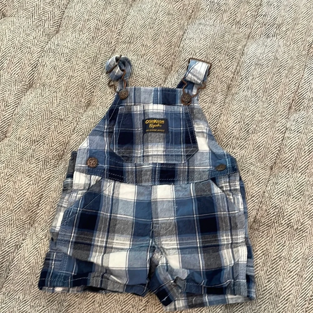 Oshkosh shortalls size 3 mths